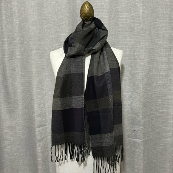 NWT Scarf-Plaid in Navy/Gray/Black-69x13-Acrylic-Rainforest Brand - Picture 3 of 13